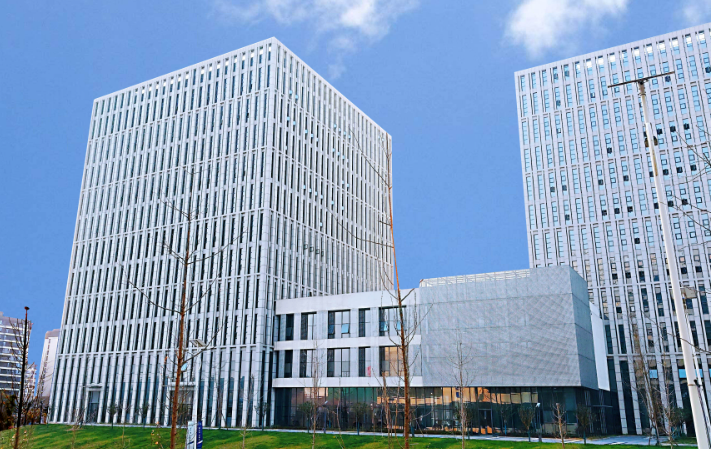 服务器运维服务外包与自建团队的成本效益对比评估